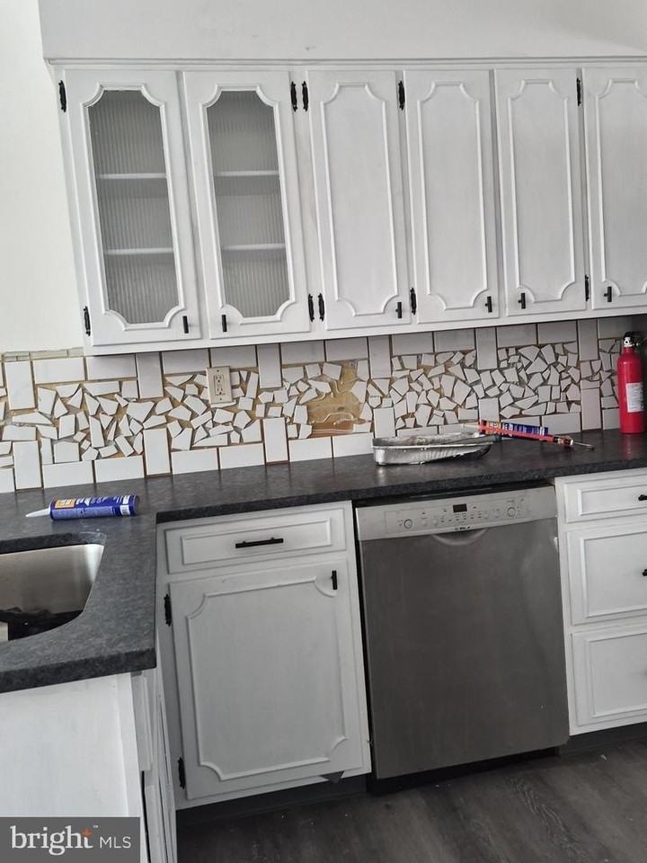 901 Montgomery Ave - Photo 5 of 13