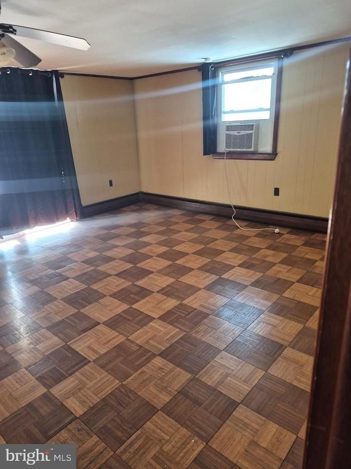 901 Montgomery Ave - Photo 7 of 13