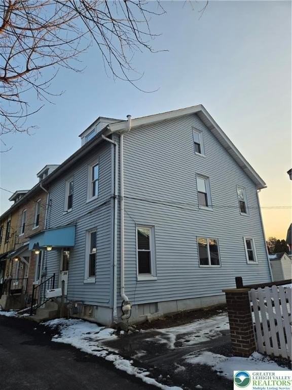 2066 Grape St - Photo 2 of 12