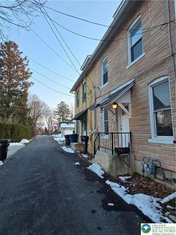 2066 Grape St - Photo 3 of 12