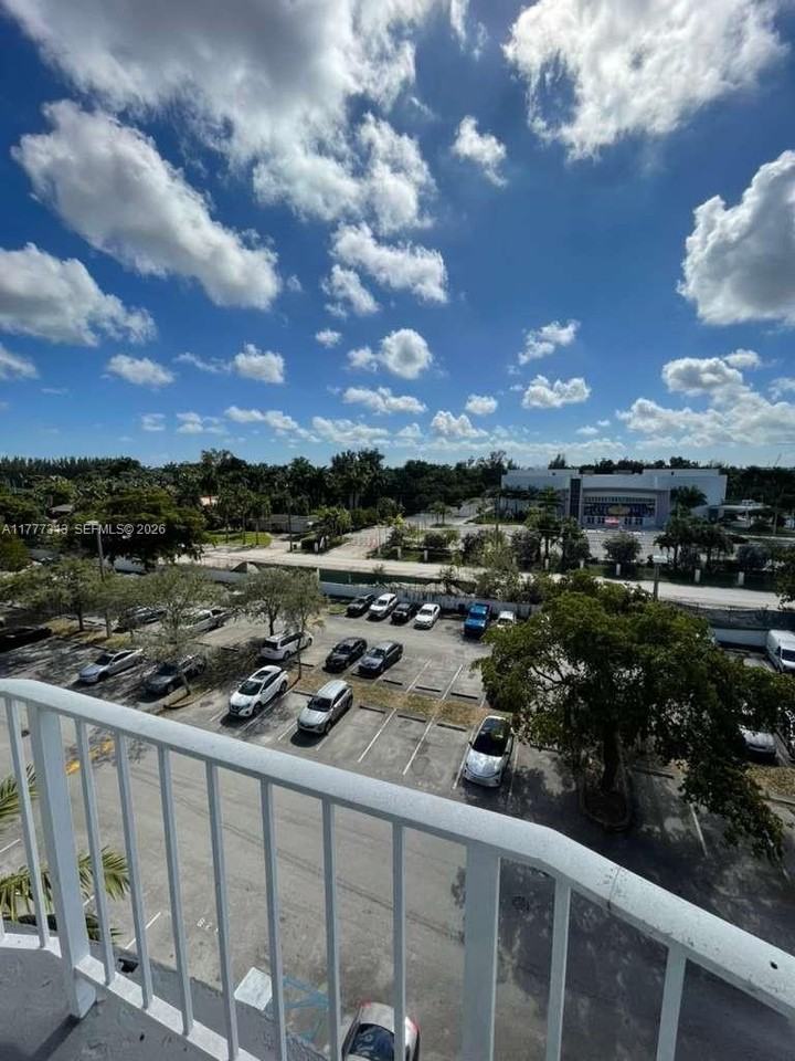 496 Nw 165th Street Rd #D611 - Photo 7 of 9