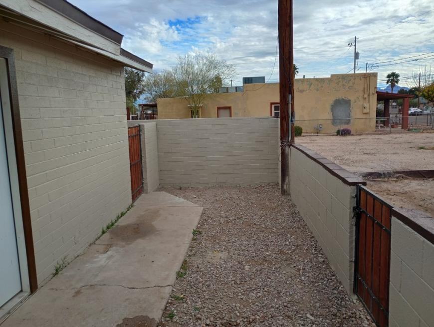 603 N D St - Photo 4 of 10