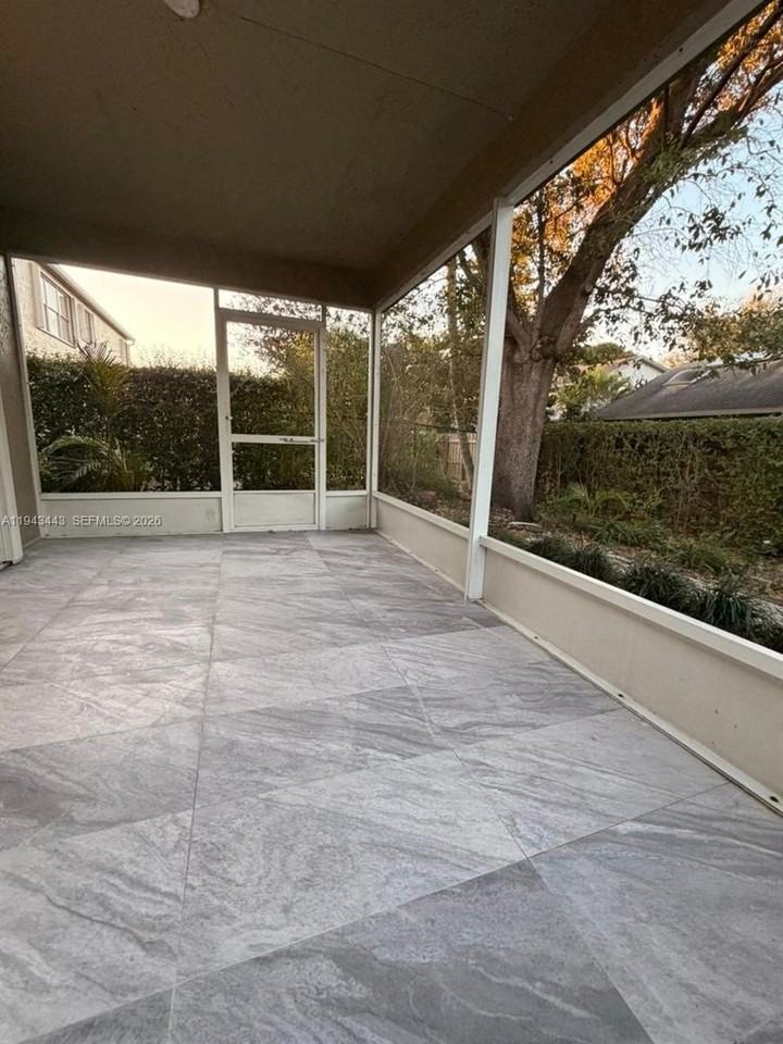 10227 Sw 55th Ln - Photo 4 of 34