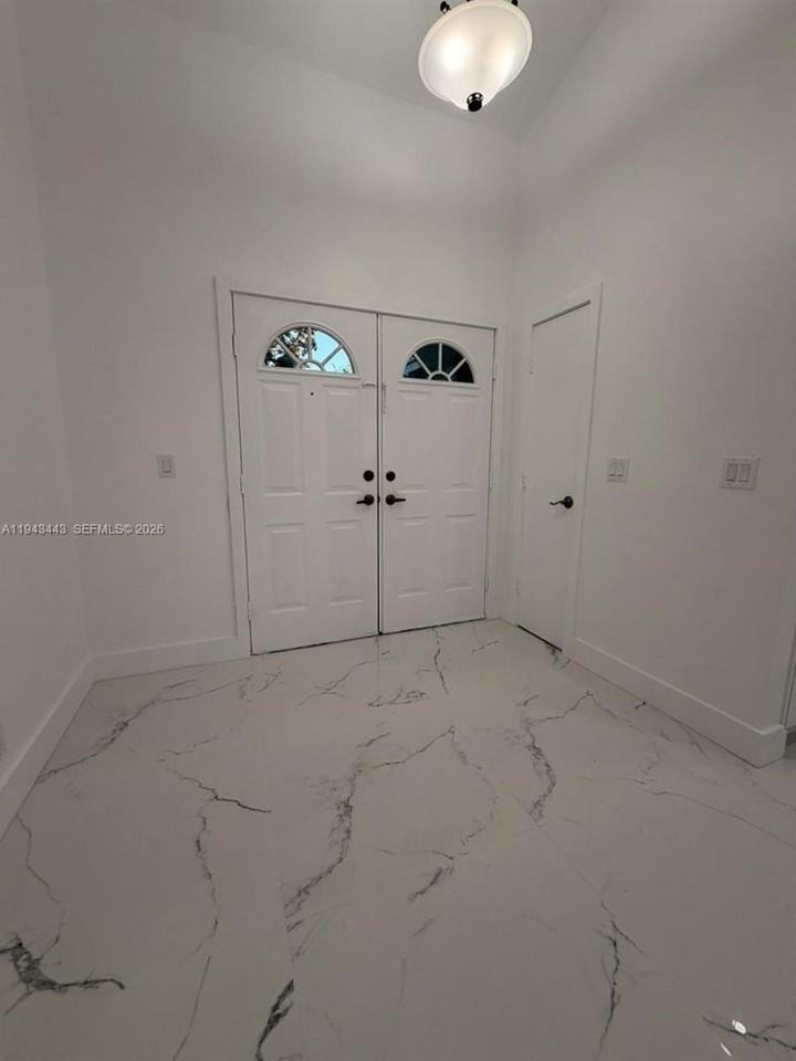 10227 Sw 55th Ln - Photo 7 of 34