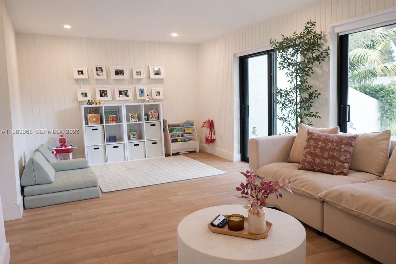 11017 Sw 113th Pl #11017 - Photo 2 of 23