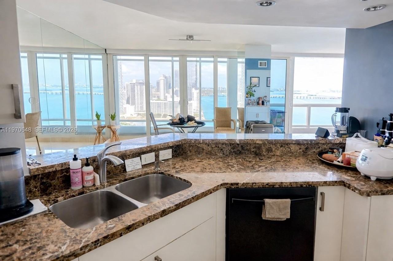 1717 N Bayshore Dr #3334 - Photo 7 of 31