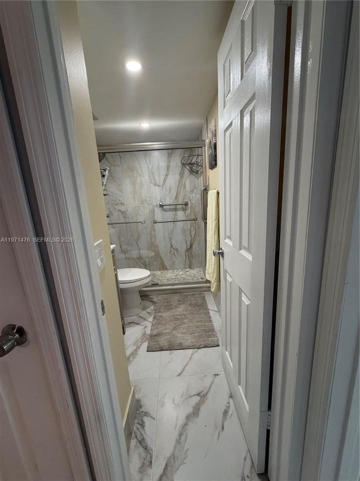 5270 Ne 6th Ave #E29 - Photo 4 of 18