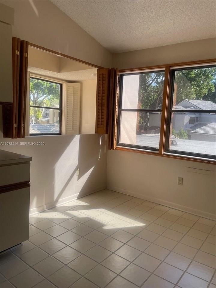 9831 Nw 1st Ct #9831 - Photo 5 of 7