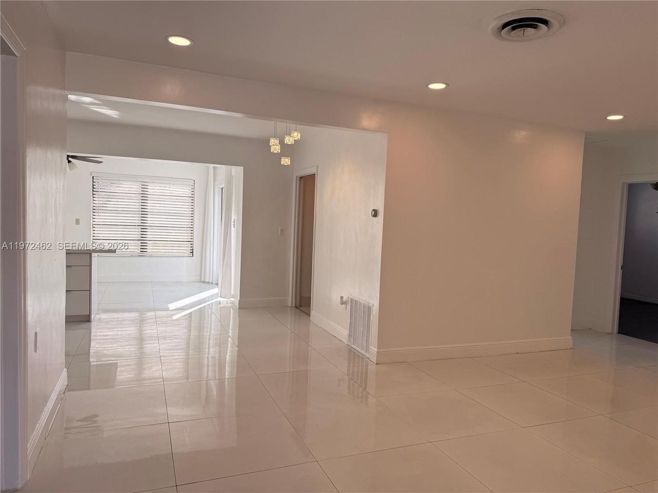 2813 Bahama Dr - Photo 2 of 25