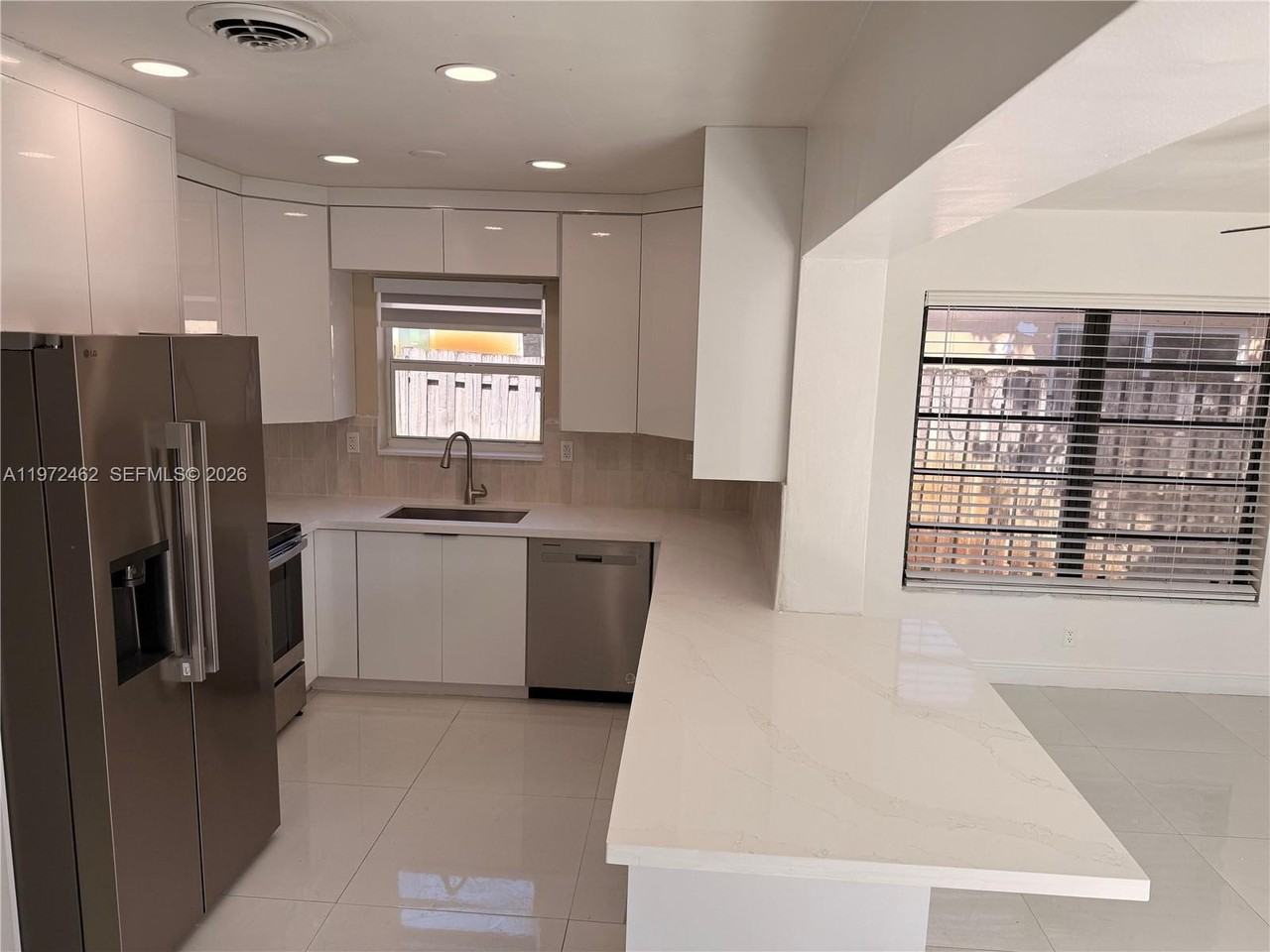 2813 Bahama Dr - Photo 5 of 25