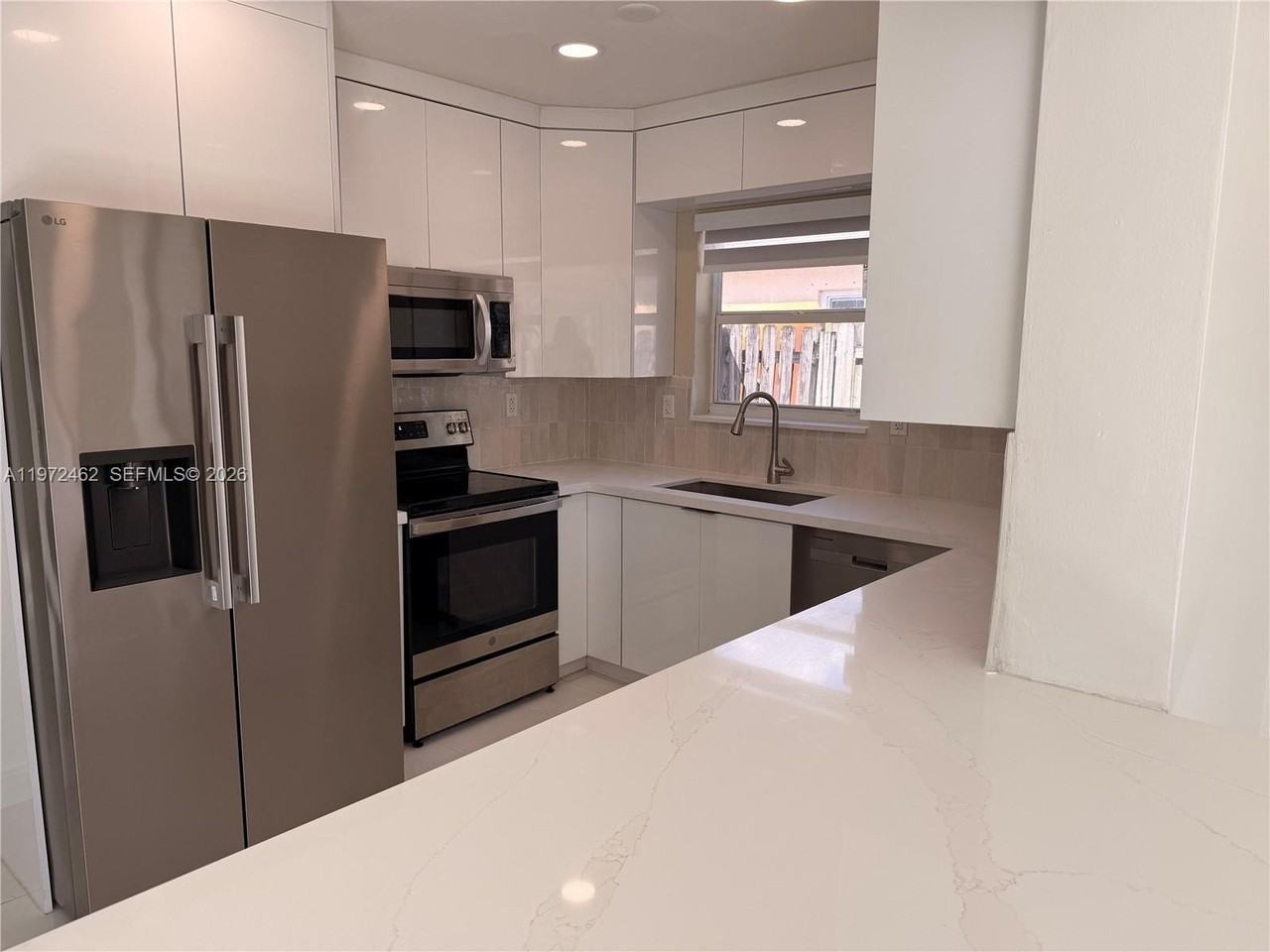 2813 Bahama Dr - Photo 6 of 25