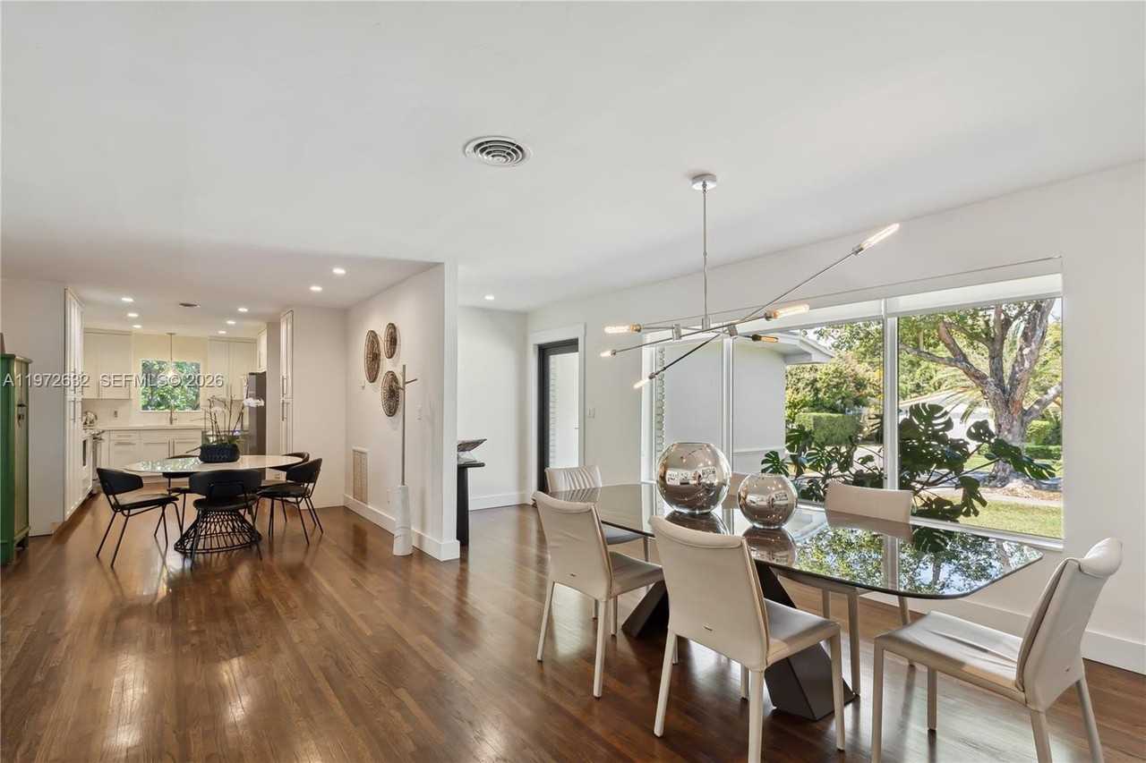 408 Como Ave - Photo 2 of 17