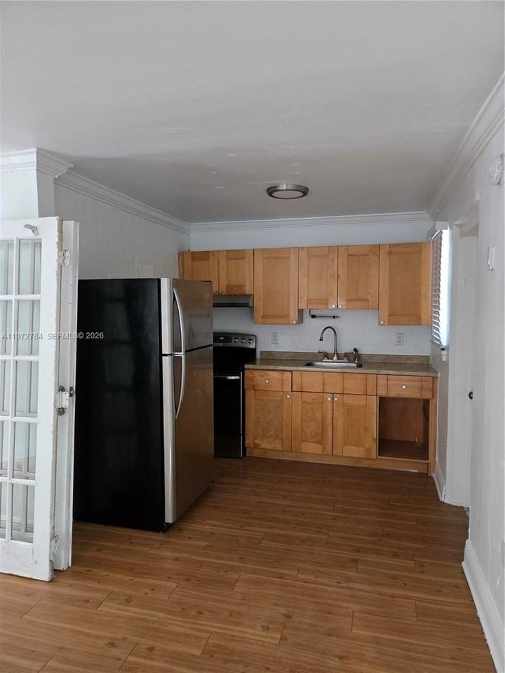 1445 N Andrews Ave #B - Photo 7 of 11