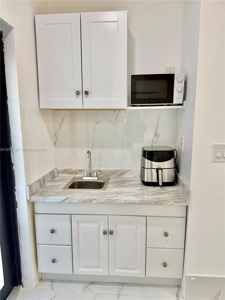 17802 Sw 152nd Ct - Photo 5 of 15