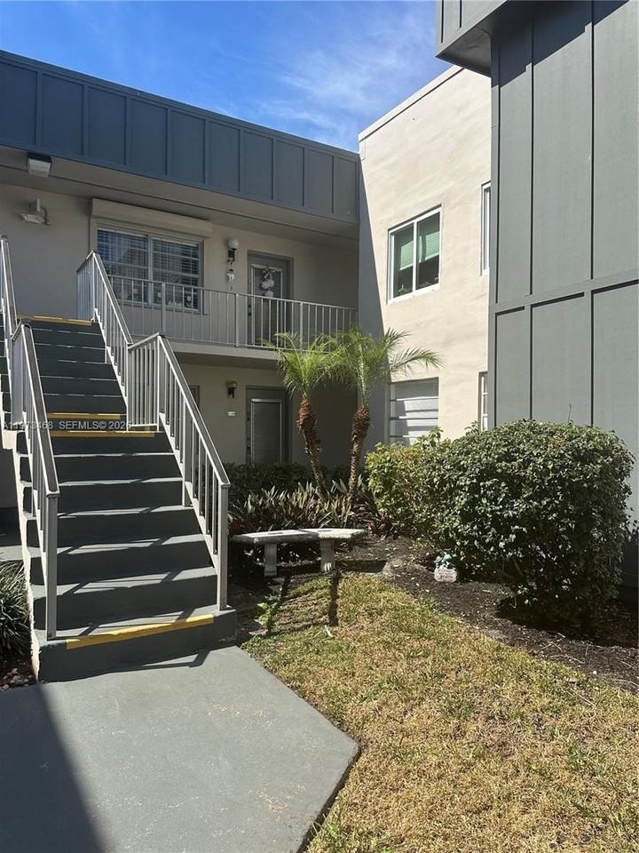 323 Burgundy G #G - Photo 2 of 24