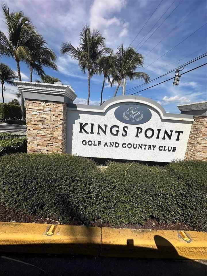 323 Burgundy G #G - Photo 3 of 24