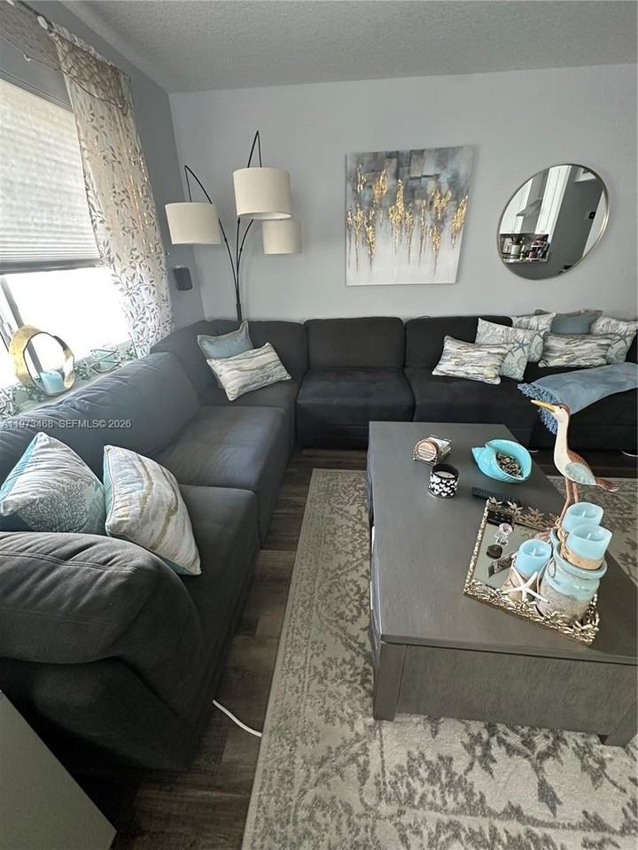 323 Burgundy G #G - Photo 7 of 24