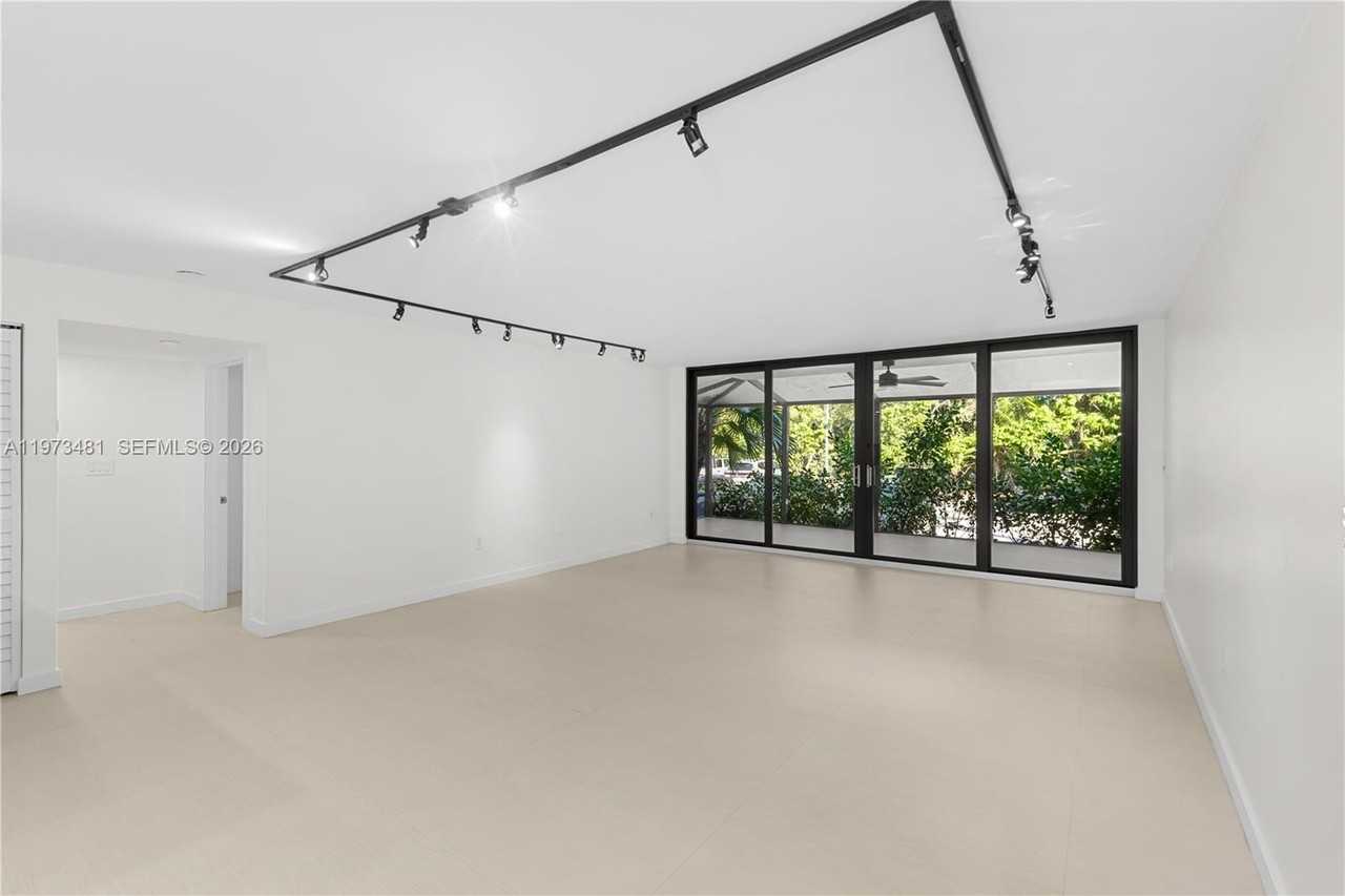 101 Ocean Lane Dr #1012 - Photo 6 of 39