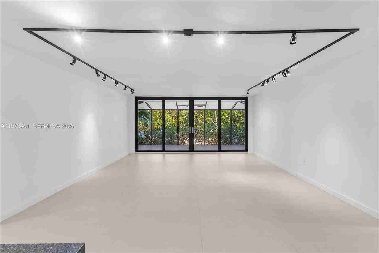 101 Ocean Lane Dr #1012 - Photo 7 of 39