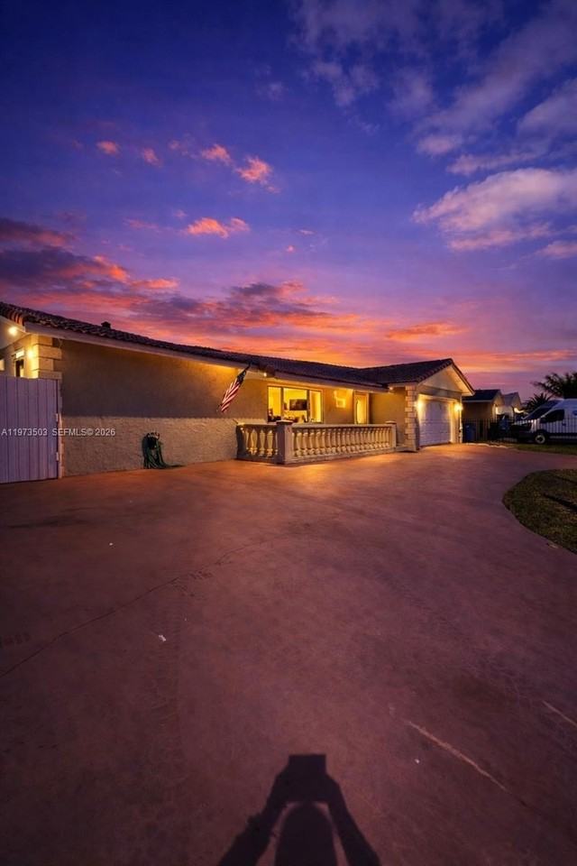 10805 Sw 165th Ter - Photo 2 of 32