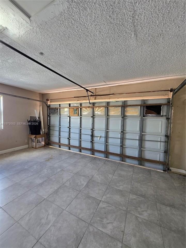 10805 Sw 165th Ter - Photo 6 of 32