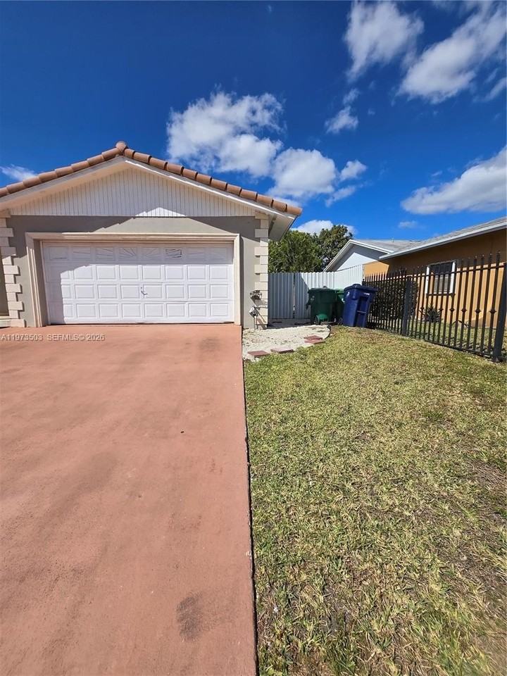 10805 Sw 165th Ter - Photo 7 of 32