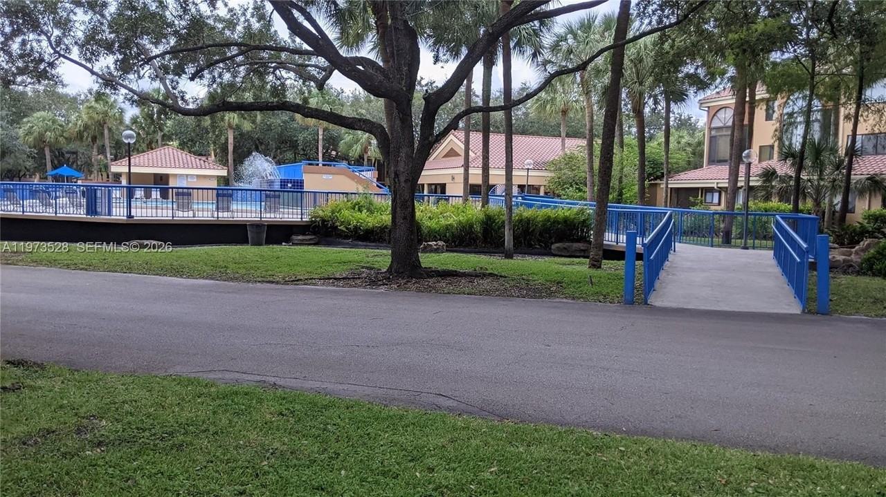 15509 Miami Lakeway N #102 - Photo 4 of 32