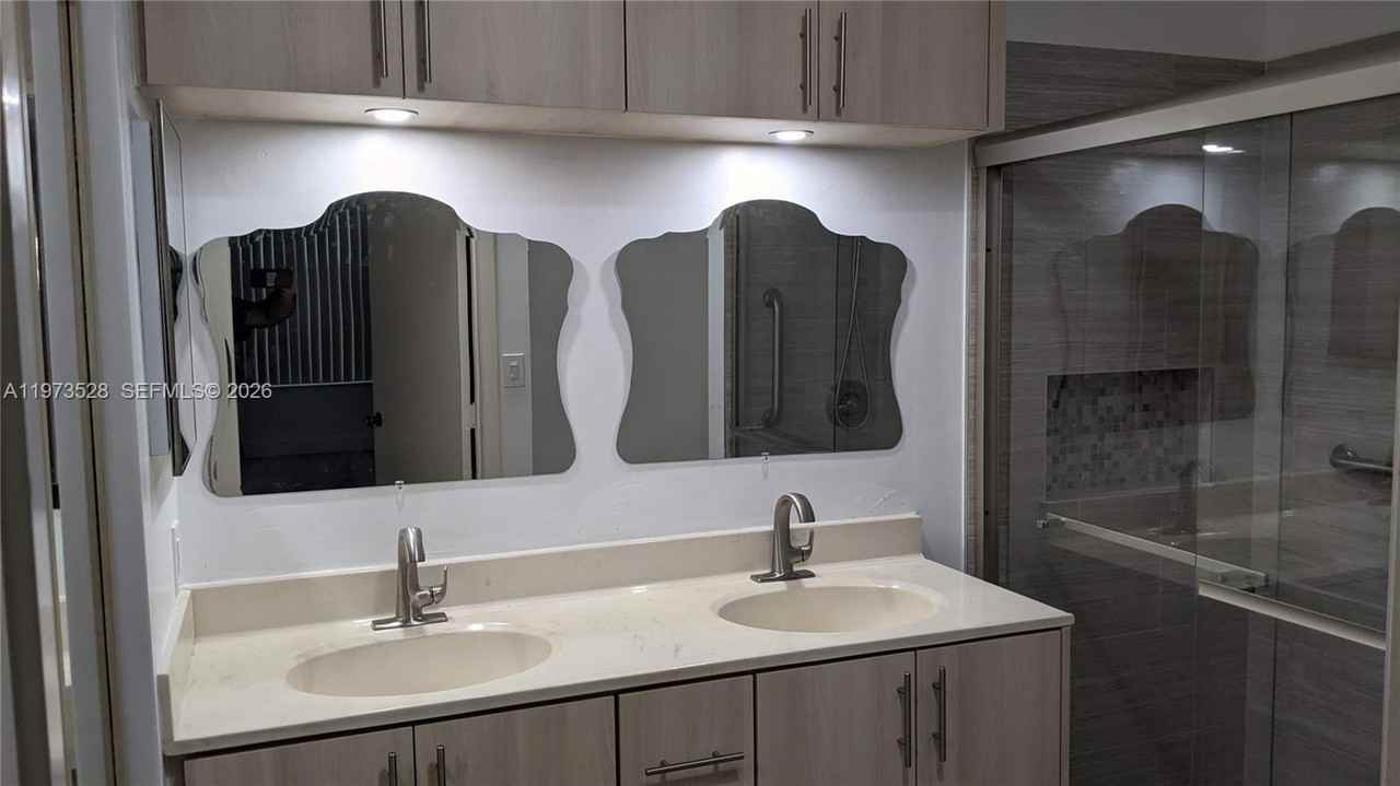 15509 Miami Lakeway N #102 - Photo 7 of 32