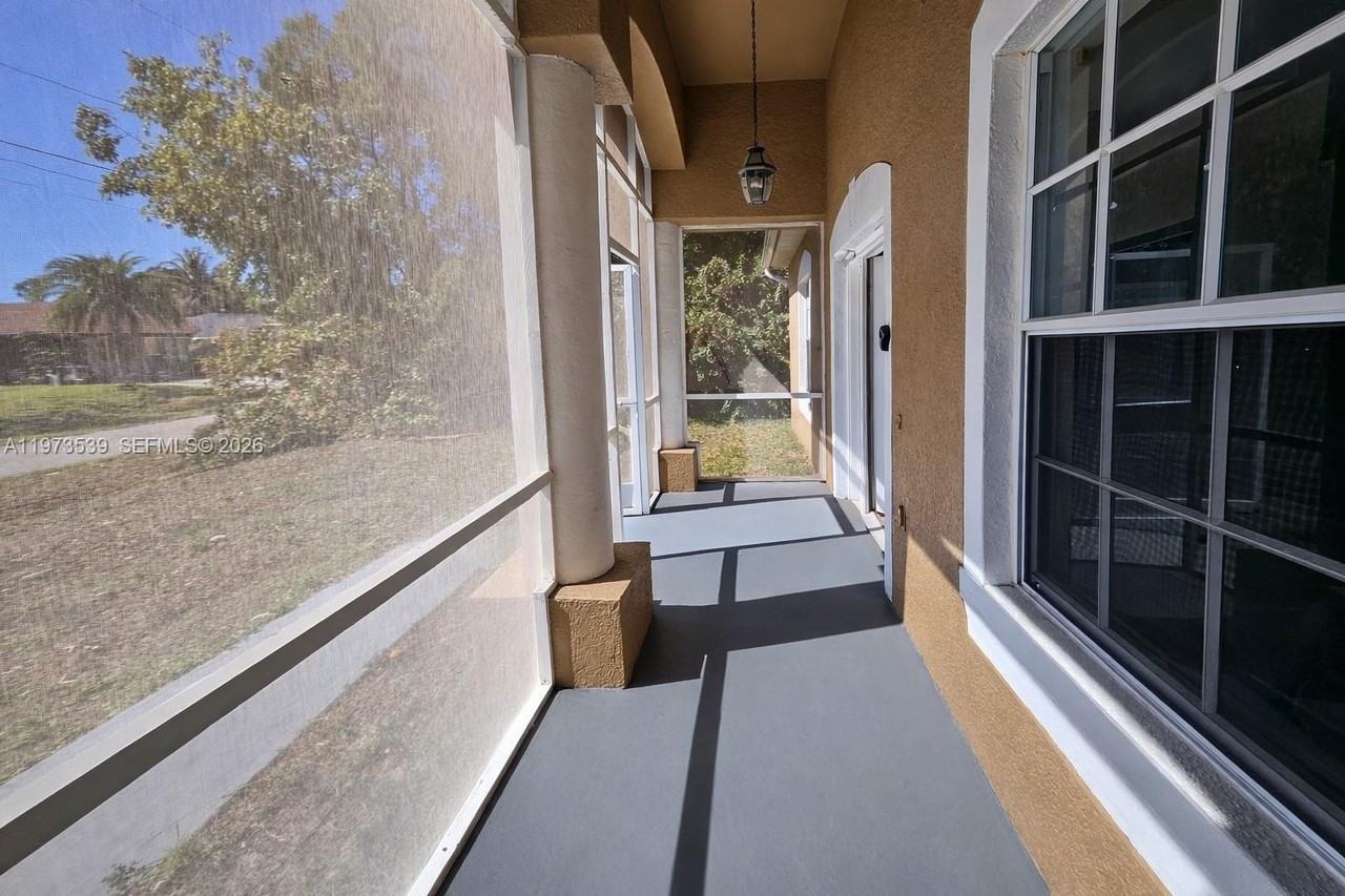 2502 10th St W #2502 - Photo 3 of 44