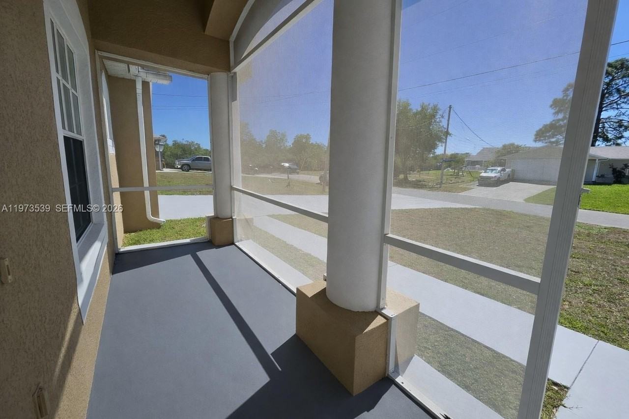 2502 10th St W #2502 - Photo 4 of 44