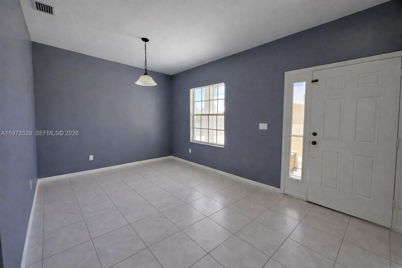 2502 10th St W #2502 - Photo 5 of 44