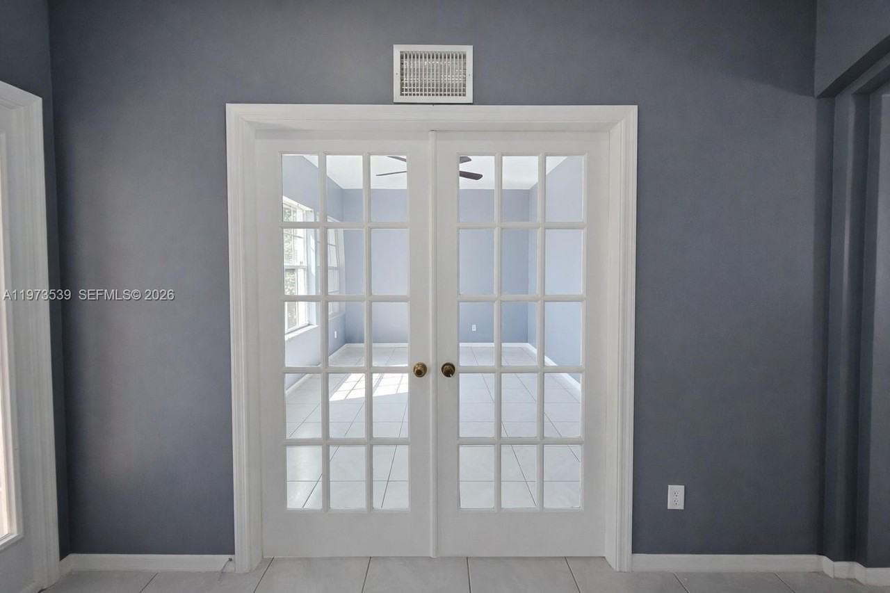 2502 10th St W #2502 - Photo 7 of 44