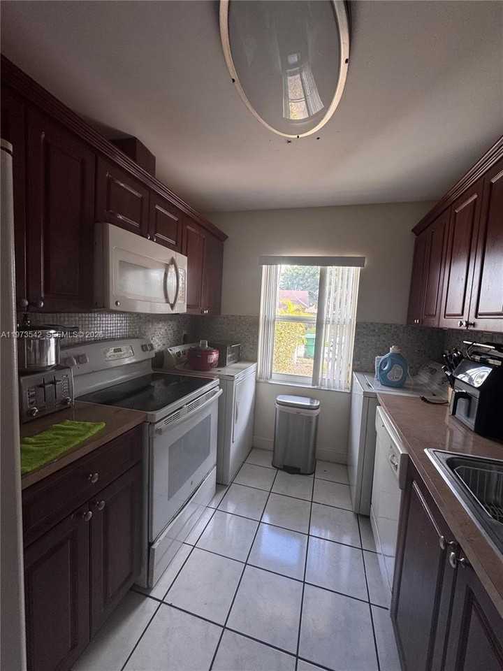 5252 Sw 139th Pl #5252 - Photo 4 of 15