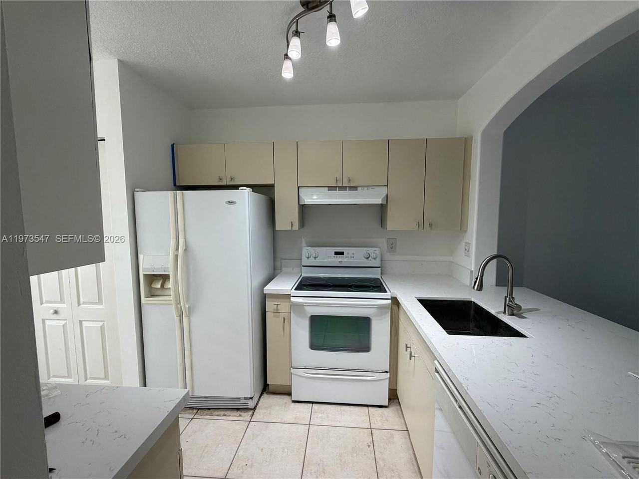 8336 Nw 10th St #8H - Photo 2 of 11