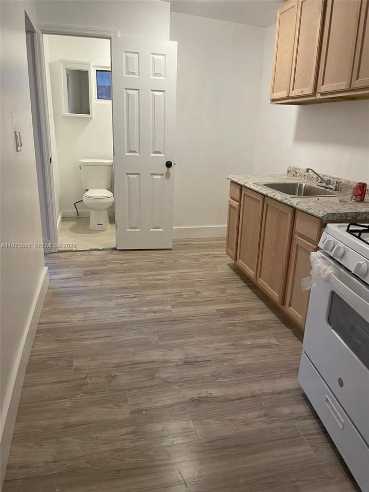 746 Ne 80th St #E2 - Photo 2 of 9