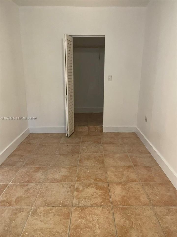 746 Ne 80th St #E2 - Photo 4 of 9