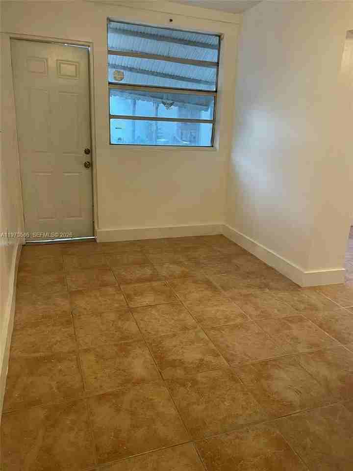 746 Ne 80th St #E2 - Photo 6 of 9