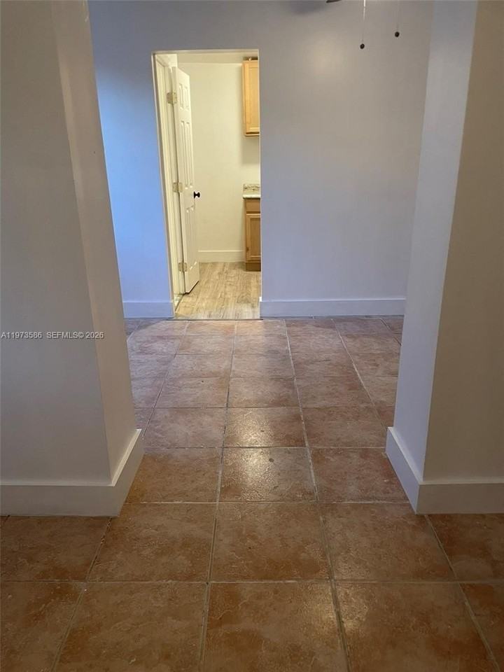 746 Ne 80th St #E2 - Photo 7 of 9