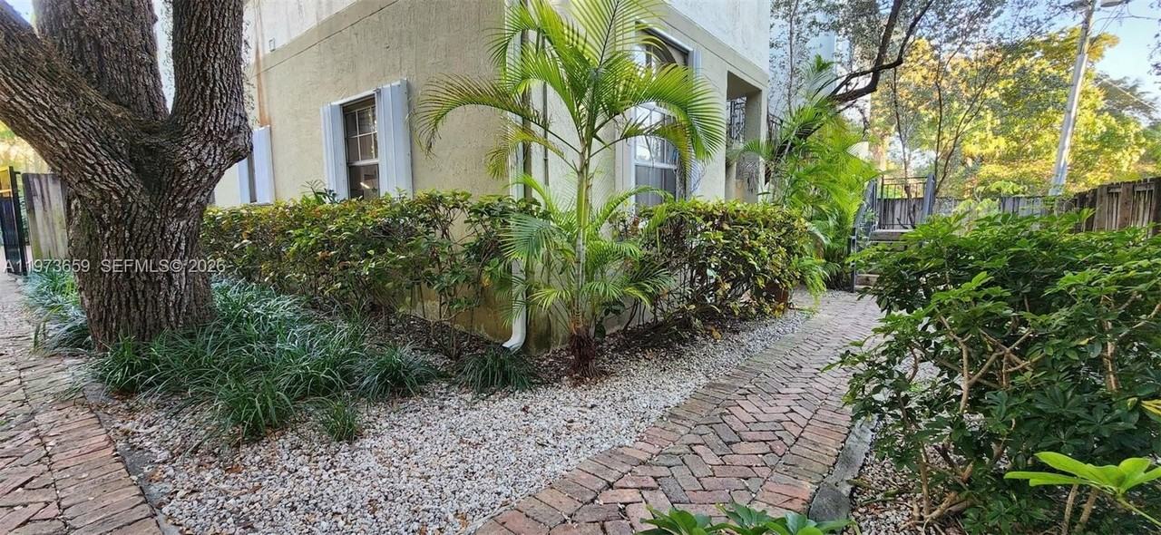 2850 Coconut Ave #7 - Photo 2 of 12