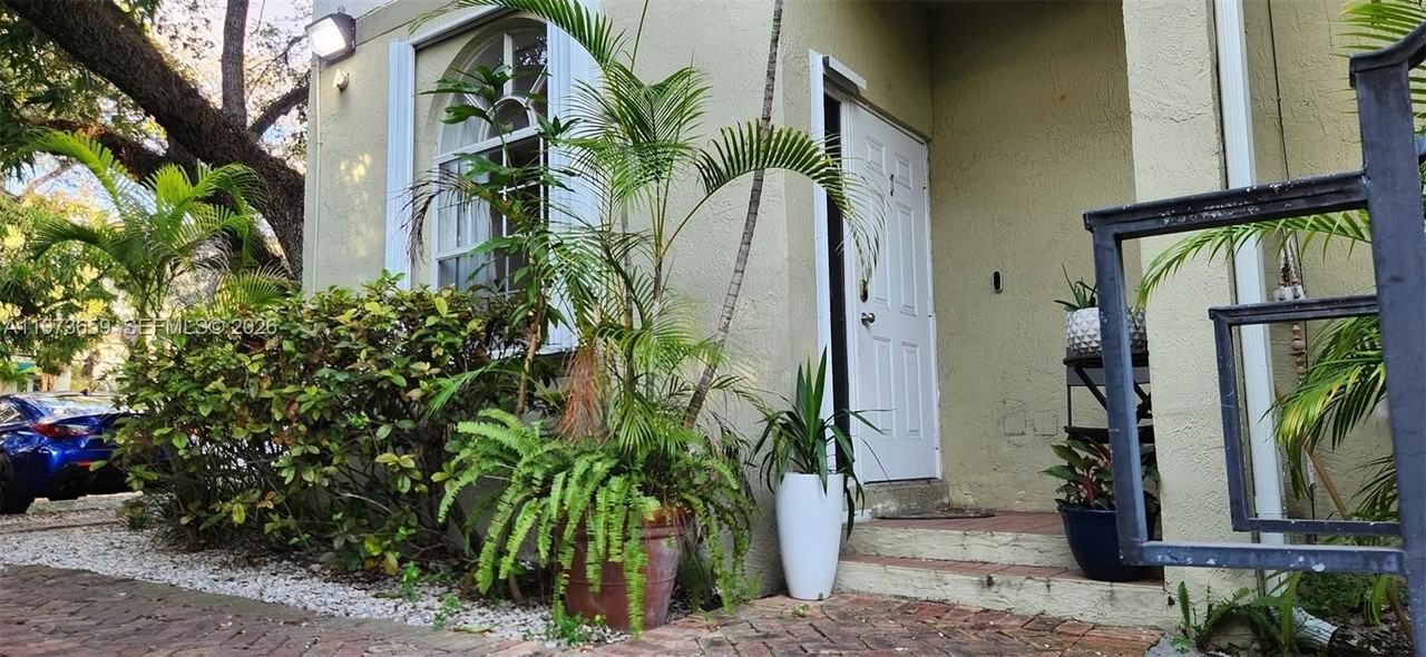 2850 Coconut Ave #7 - Photo 3 of 12