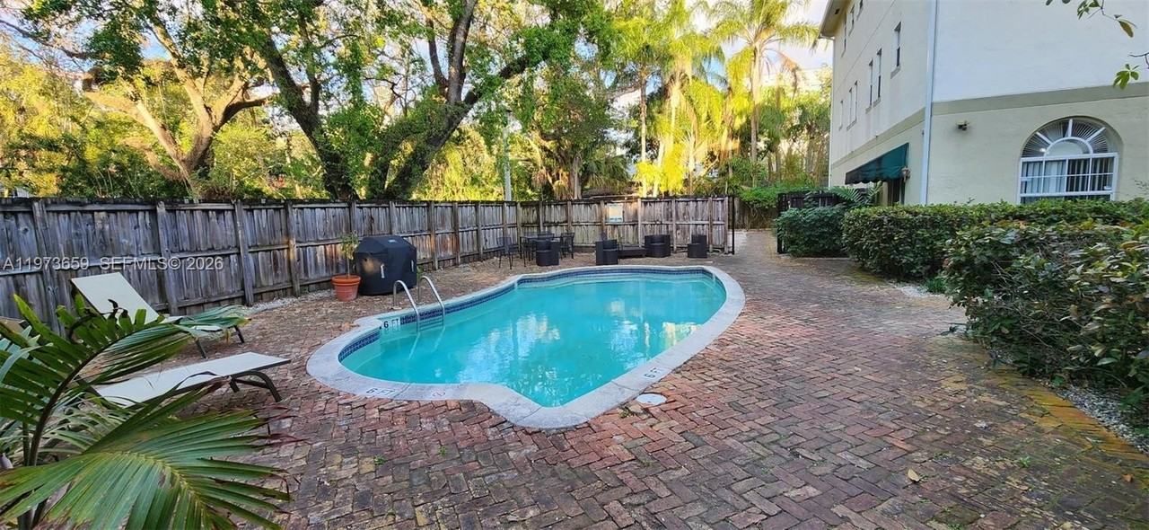 2850 Coconut Ave #7 - Photo 4 of 12