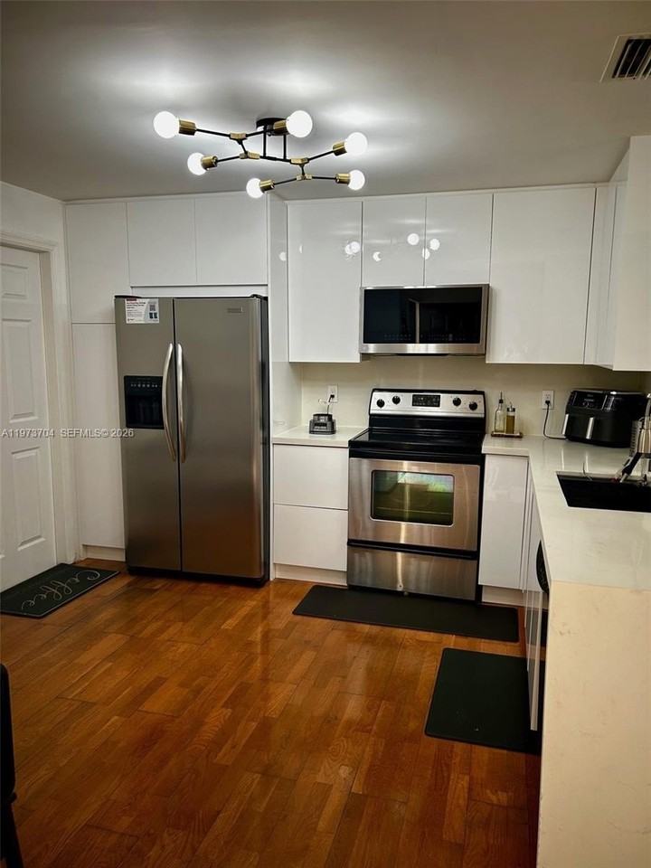 1111 Sorrento Dr #1111 - Photo 5 of 25