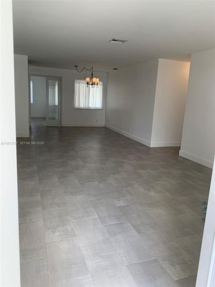 4411 W Broward Blvd - Photo 2 of 19