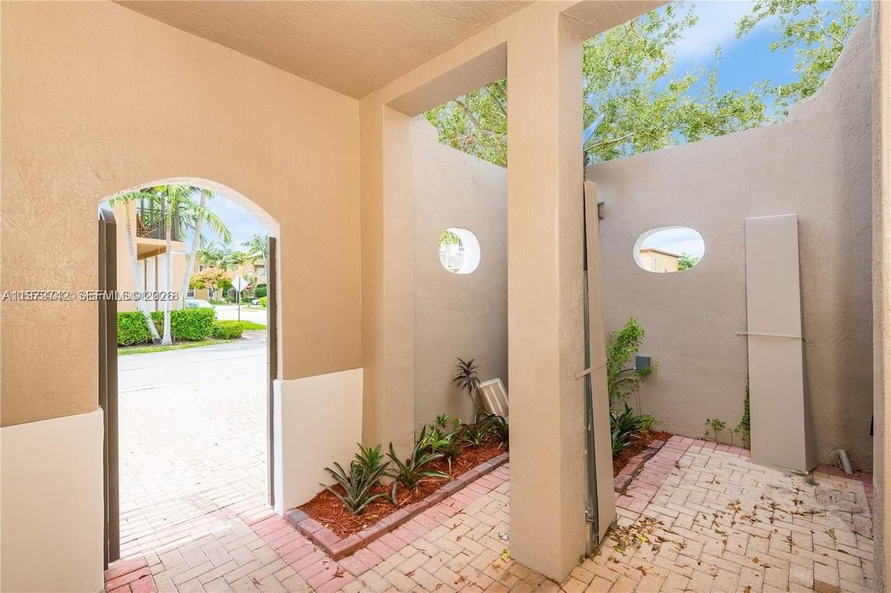 604 Sw 147th Ave #1-37 - Photo 5 of 17