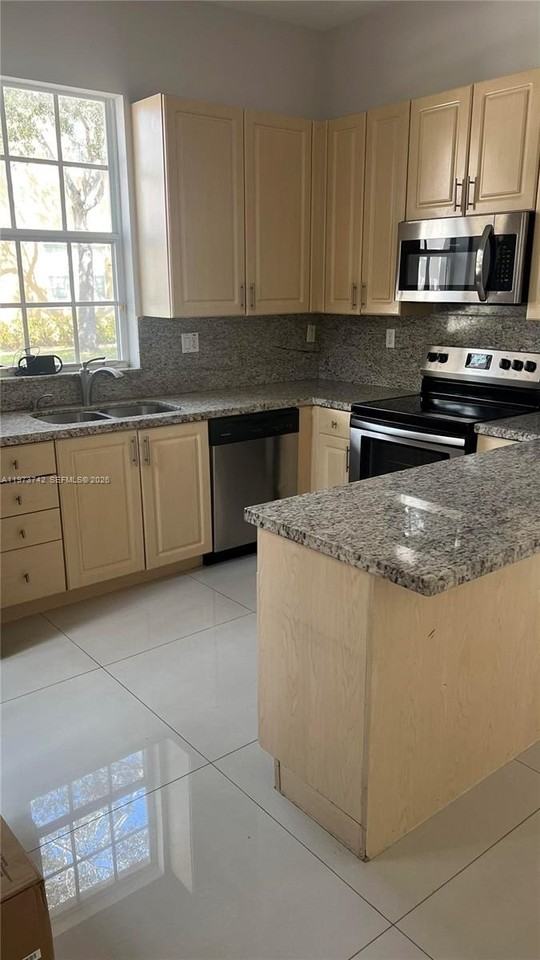 604 Sw 147th Ave #1-37 - Photo 7 of 17