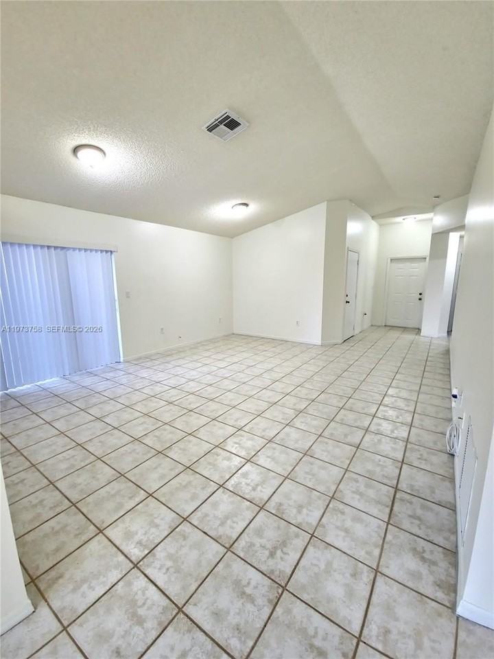 16254 Sw 100th Ter - Photo 3 of 18