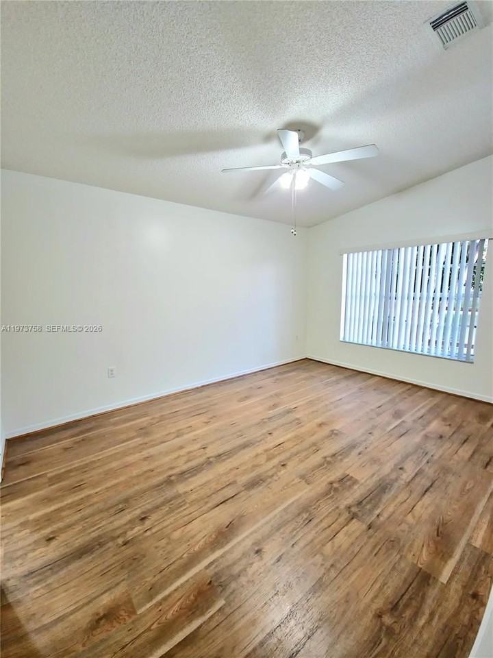 16254 Sw 100th Ter - Photo 5 of 18