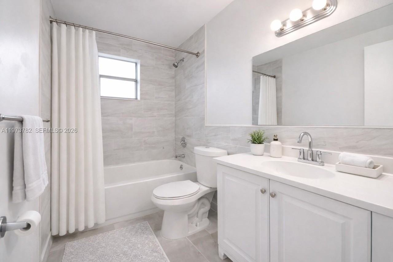 400 Ne 1st St #207 - Photo 7 of 11