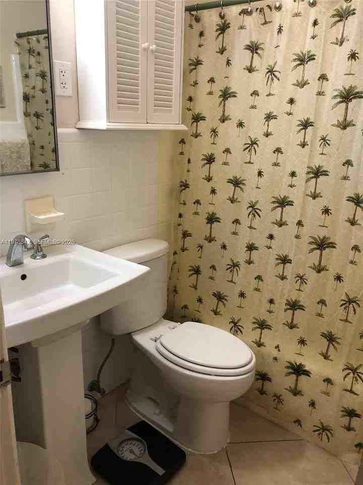 1637 Fletcher St #A - Photo 3 of 4