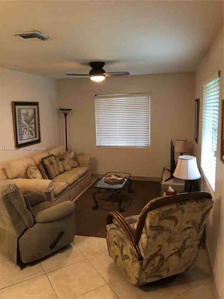 1637 Fletcher St #A - Photo 4 of 4